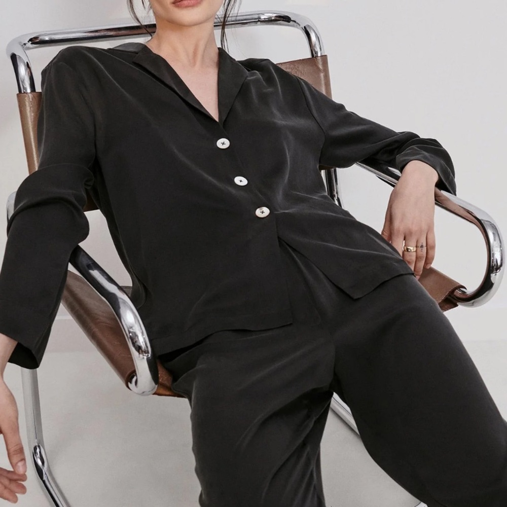 Lunya washable silk button up 100% silk long sleeve black top size small